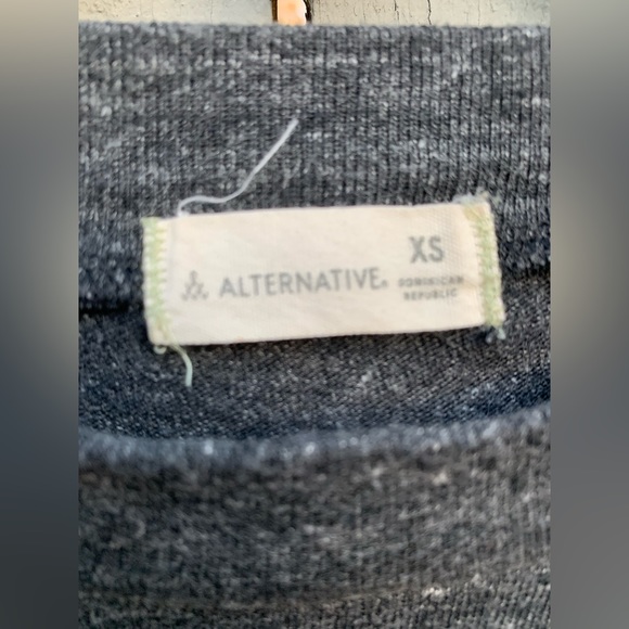 Alternative woman’s crop long sleeves shirt - Picture 3 of 4